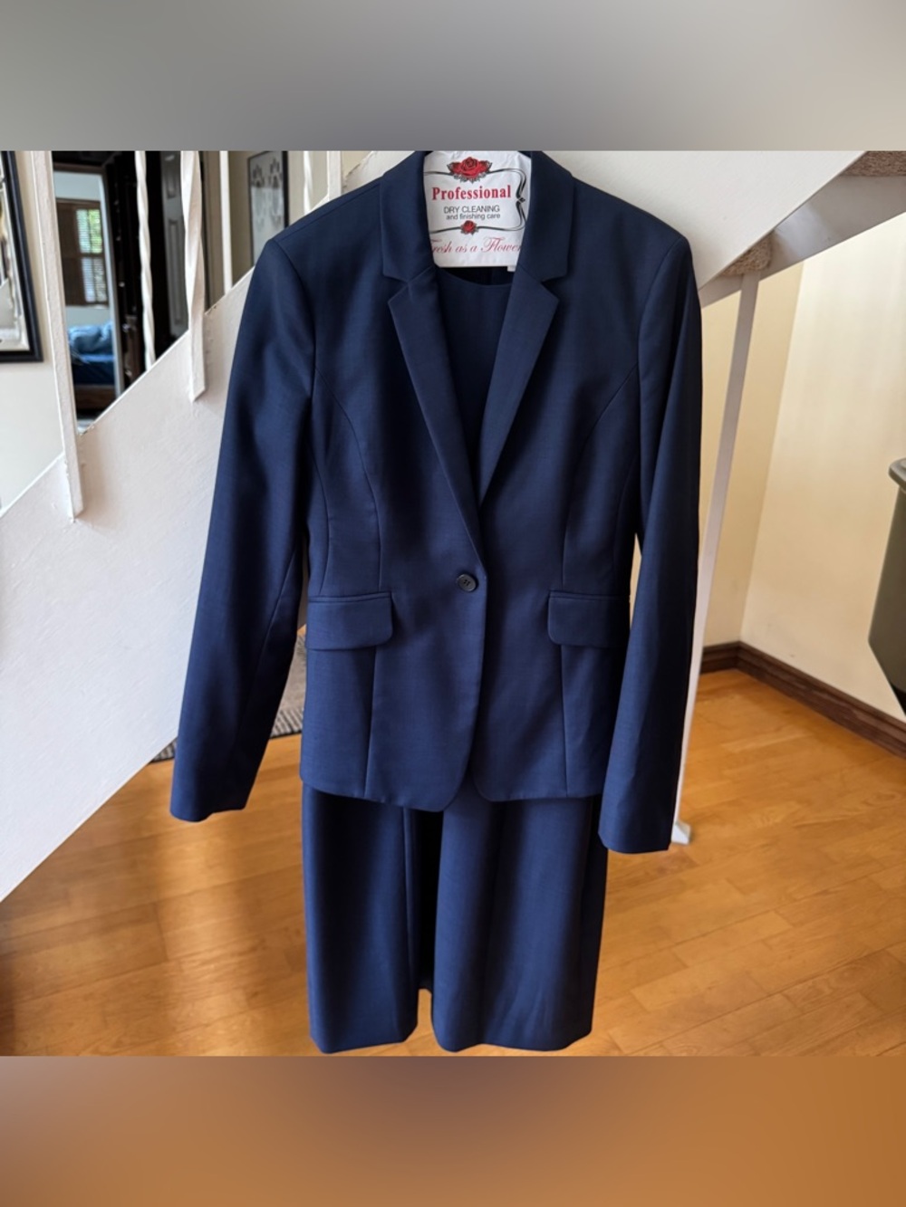 BOSS Hugo Boss Navy Virgin Wool
Dress & Blazer Set Size 4 - Picture 13 of 16